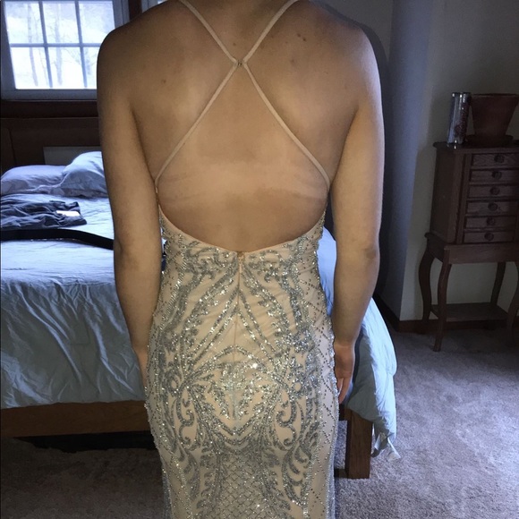 Prom dress. Never worn, size 2. - Picture 2 of 4